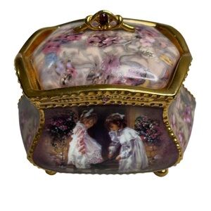My Sister My Friend Shared Memories Heirloom Porcelain Music Box S Kuck No.E5114